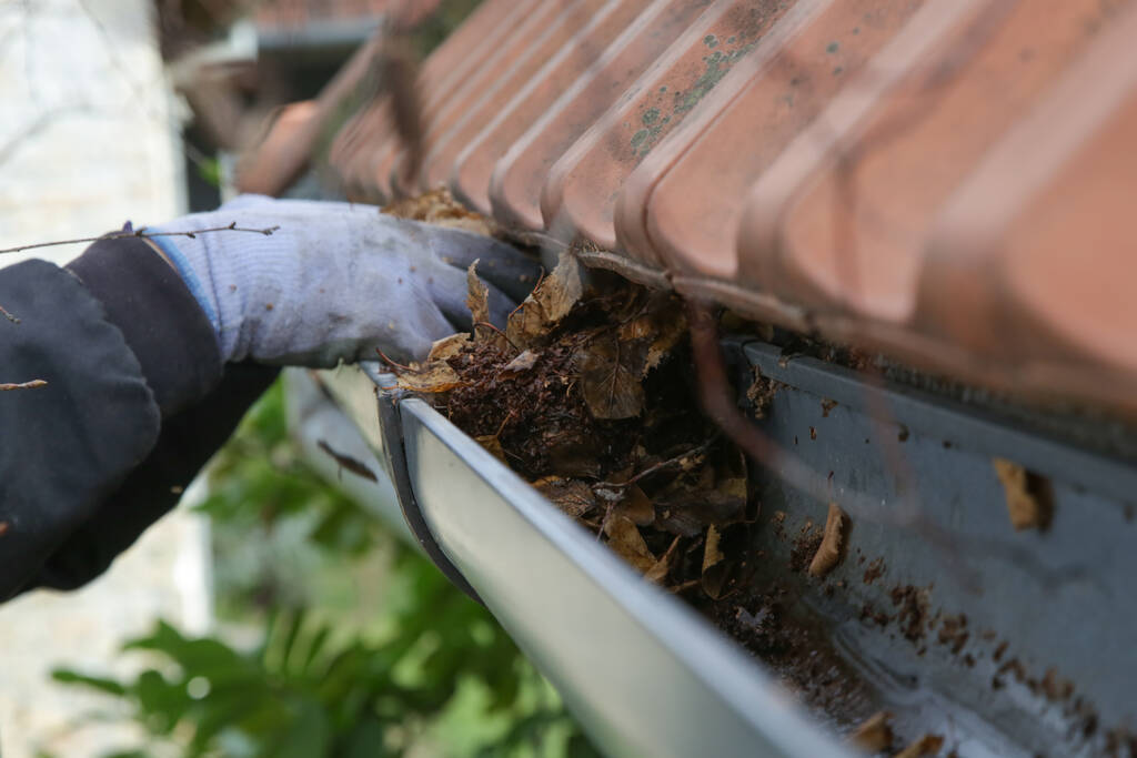 cleaning gutters